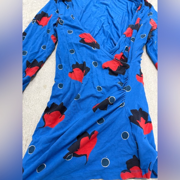 Boden jersey knit faux wrap Blue and Red Floral Women's Top 8 - Picture 2 of 6